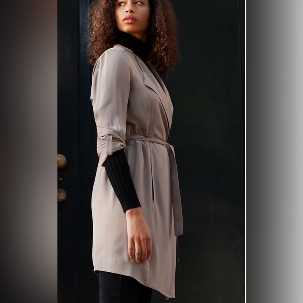 Aritzia Babaton Quincey Flowy Lightweight trench coat Size Medium In Taupe - Picture 6 of 16